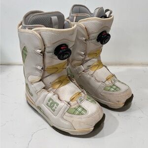 DC Snowboarding Boots